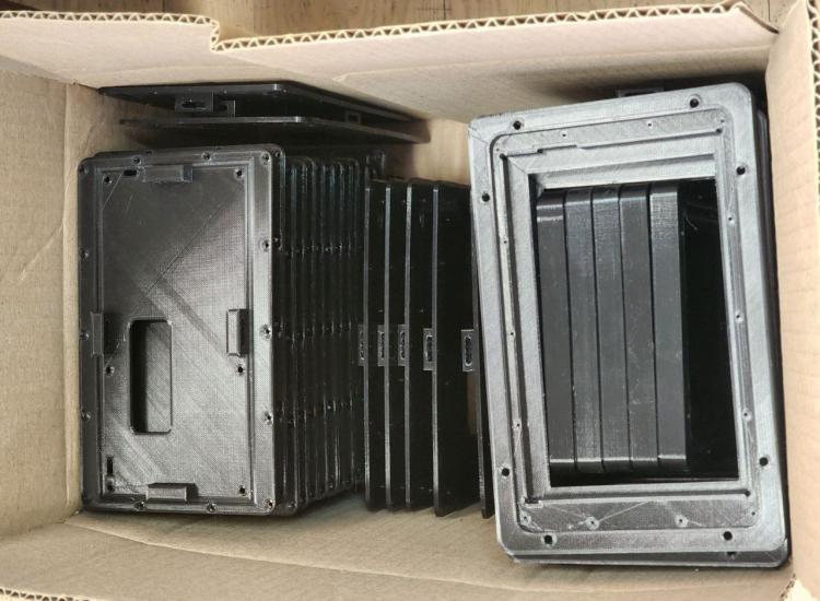 Партия корпусов и крышек Партия корпусов и крышек