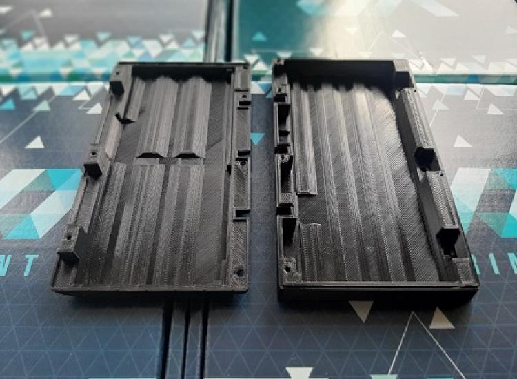 Черный корпуса из двух частей